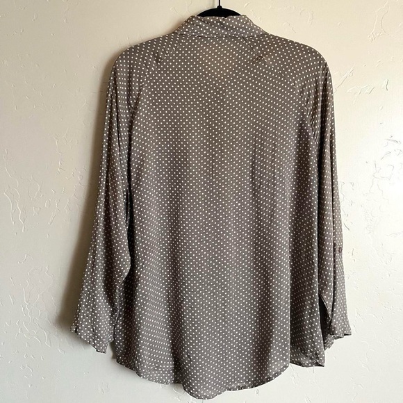 Blue Bird lightweight grey and white polka dot button up shirt - Picture 4 of 8